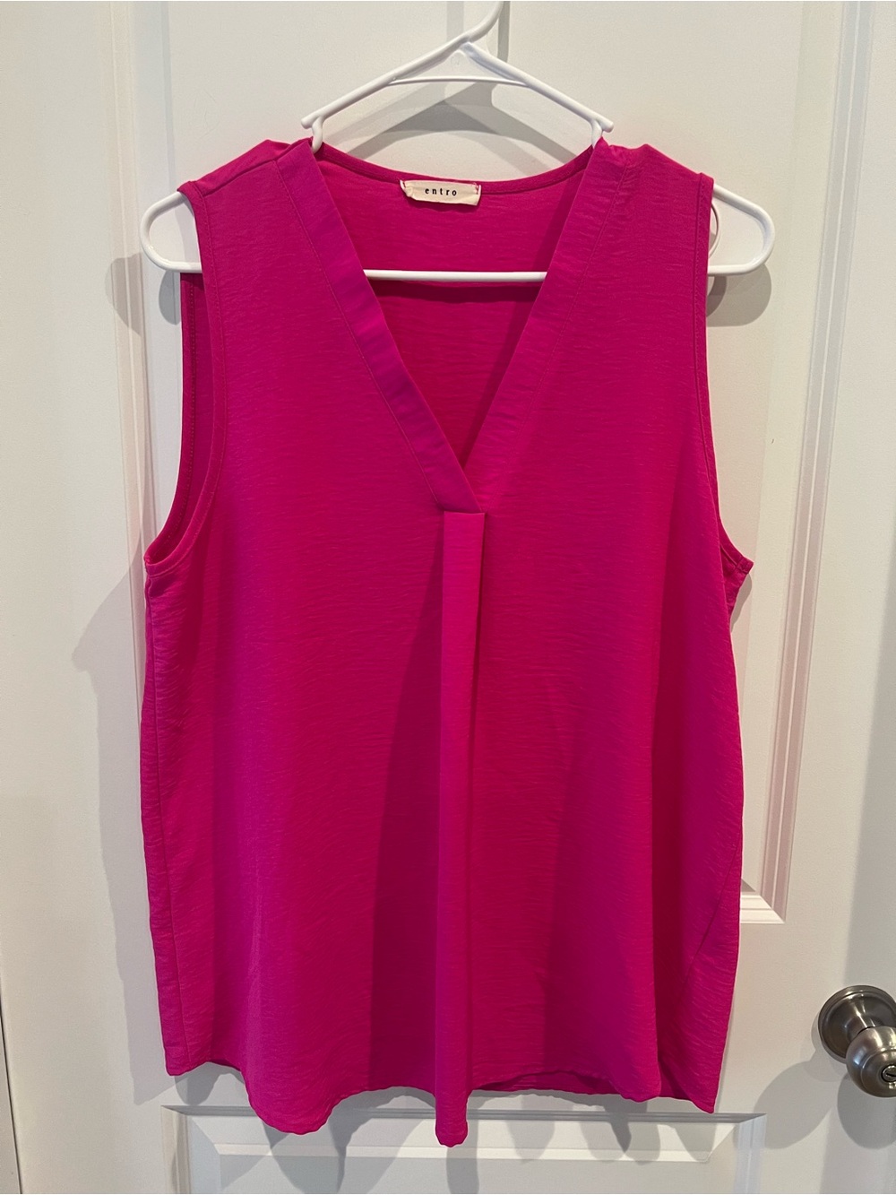 Entro Women's Sleeveless V-Neck Blouse Size Medium